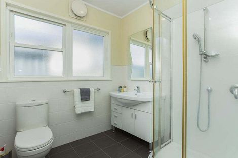 Photo of property in 2/5 Wanaka Place, Pakuranga Heights, Auckland, 2010