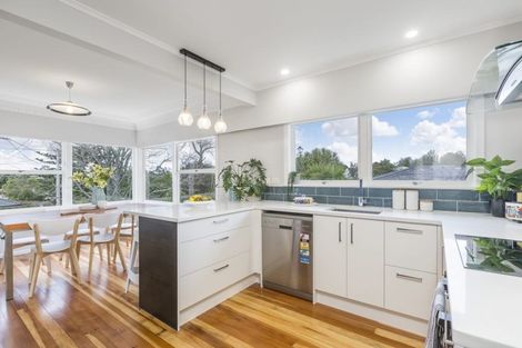 Photo of property in 27 Renata Crescent, Te Atatu Peninsula, Auckland, 0610