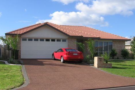 Photo of property in 34 Connemara Court, West Harbour, Auckland, 0618