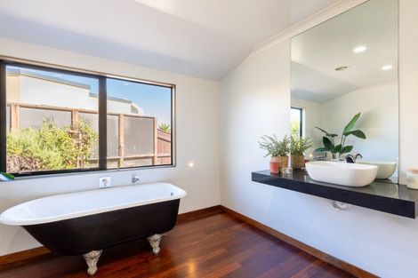 Photo of property in 22 Millennium Hill, Paraparaumu, 5032