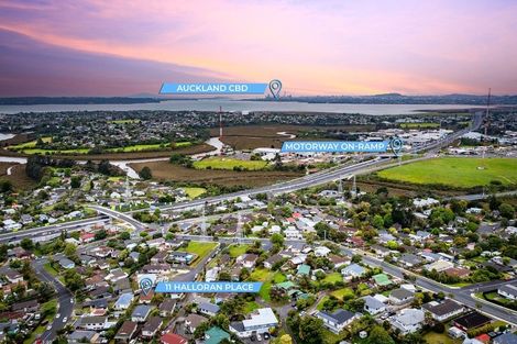 Photo of property in 11 Halloran Place, Massey, Auckland, 0614