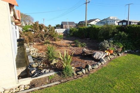 Photo of property in 31 Marine Parade South, Foxton Beach, Foxton, 4815