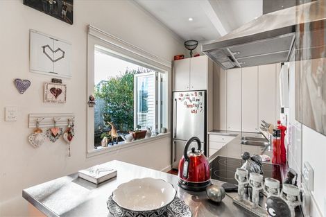 Photo of property in 1/10 Marsh Avenue, Forrest Hill, Auckland, 0620