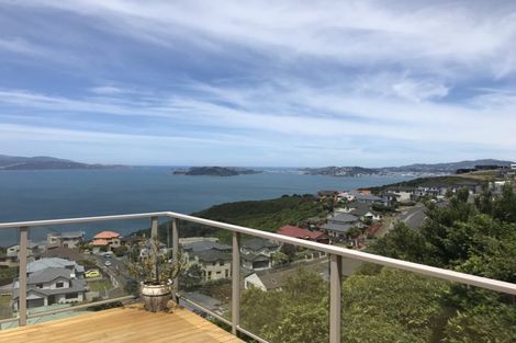 Photo of property in 6b Sunhaven Drive, Newlands, Wellington, 6037