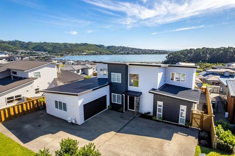 Photo of property in 3 Okataina Way, Aotea, Porirua, 5024
