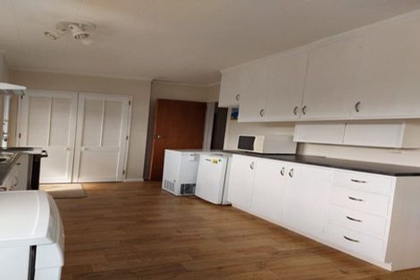 Photo of property in 18 Rewarewa Crescent, Waikanae, 5036