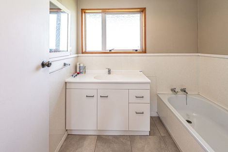 Photo of property in 16 Swinbourne Street, Waverley, 4510