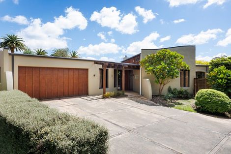Photo of property in 3 The Oaks, Awapuni, Palmerston North, 4412