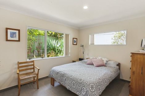 Photo of property in 43 Quadrant Heights, Paraparaumu, 5032