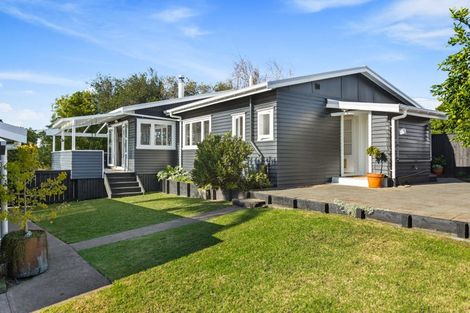 Photo of property in 37 Waimumu Road, Massey, Auckland, 0614
