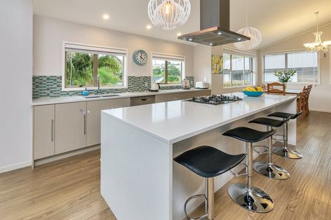 Photo of property in 9 Valerie Crescent, Okura, Albany, 0792