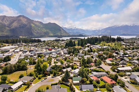 Photo of property in 8b Kuri Place, Wanaka, 9305