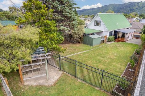 Photo of property in 1 Garth Lane, Maoribank, Upper Hutt, 5018