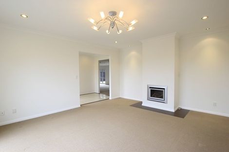 Photo of property in 15 Newbury Place, Schnapper Rock, Auckland, 0632