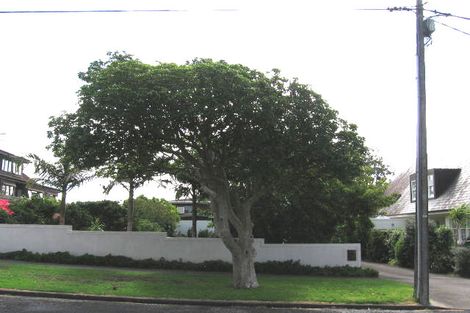 Photo of property in 2/24 Saltburn Road, Milford, Auckland, 0620