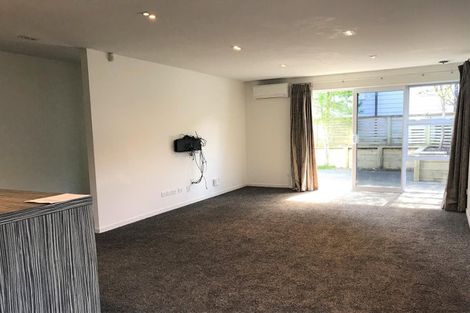 Photo of property in 11a Pinkerton Grove, Newlands, Wellington, 6037