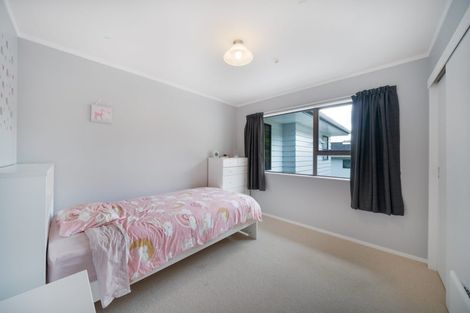 Photo of property in 60 Woodman Drive, Tawa, Wellington, 5028