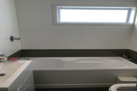 Photo of property in 11b Pinkerton Grove, Newlands, Wellington, 6037