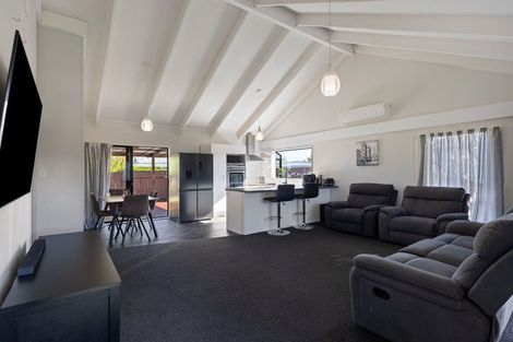 Photo of property in 1 Lydia Place, Kelvin Grove, Palmerston North, 4414