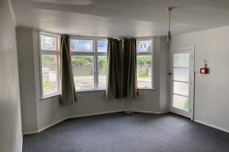 Photo of property in 87 Queens Drive, Lyall Bay, Wellington, 6022