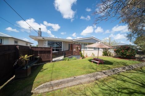 Photo of property in 33 Peters Avenue, Cloverlea, Palmerston North, 4412