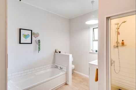 Photo of property in 5 Golding Road, Taradale, Napier, 4112