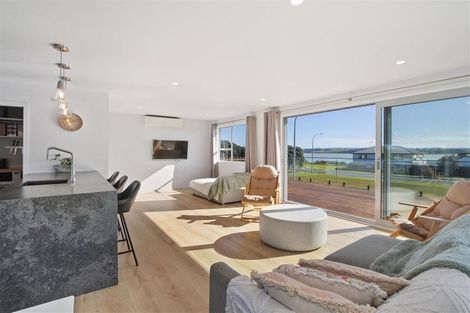 Photo of property in 172 Torkar Road, Clarks Beach, 2122