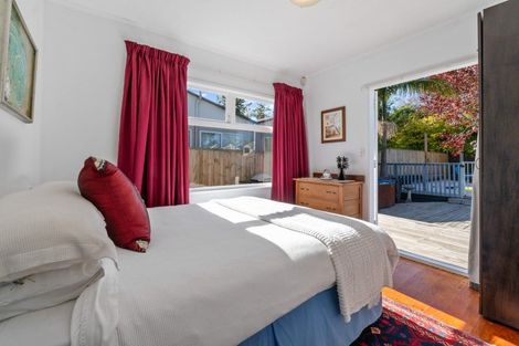 Photo of property in 11 Arosa Place, Forrest Hill, Auckland, 0620