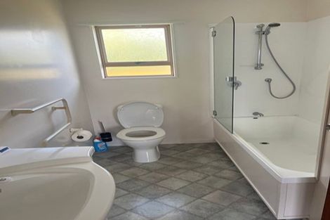Photo of property in 1/31 Marlborough Avenue, Glenfield, Auckland, 0629