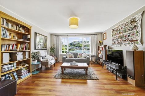 Photo of property in 12 Williamson Way, Karori, Wellington, 6012