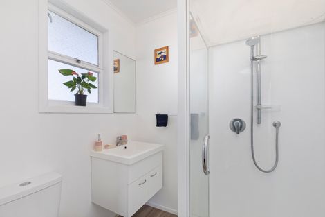 Photo of property in 1/412 East Coast Road, Sunnynook, Auckland, 0630