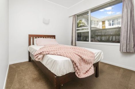 Photo of property in 69 Hepburn Road, Glendene, Auckland, 0602