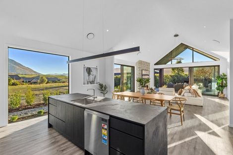 Photo of property in 8 Kerrera Lane, Jacks Point, Queenstown, 9371