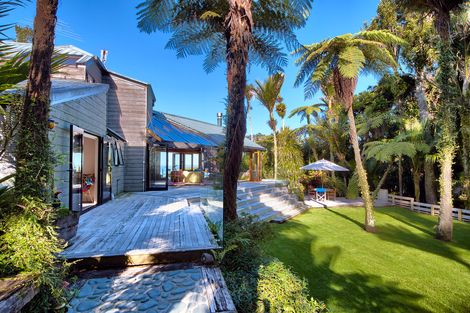 Photo of property in 234 Scenic Drive, Titirangi, Auckland, 0604