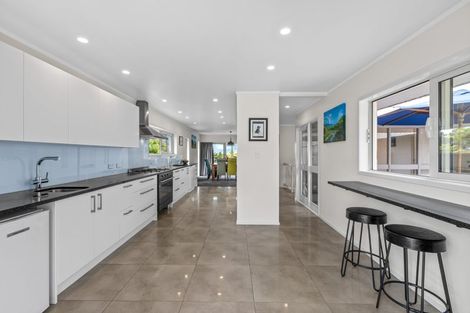 Photo of property in 166 Stapleford Crescent, Browns Bay, Auckland, 0630