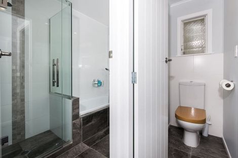 Photo of property in 6 Murray Road, Te Atatu Peninsula, Auckland, 0610