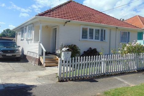 Photo of property in 4 Puriri Street, Helensville, 0800