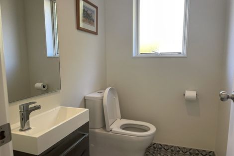 Photo of property in 12 Oakford Park Crescent, Greenhithe, Auckland, 0632