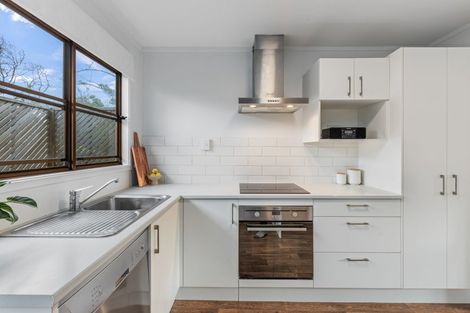 Photo of property in 3/9 Fuchsia Place, Birkdale, Auckland, 0626