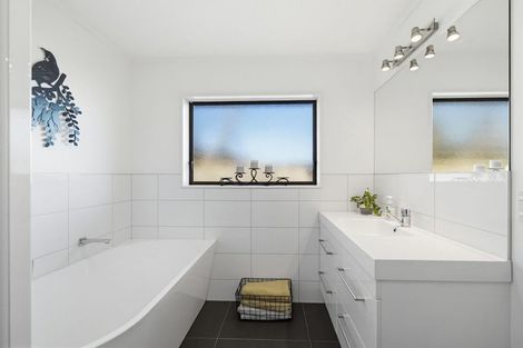 Photo of property in 11 Fern Grove, Taradale, Napier, 4112