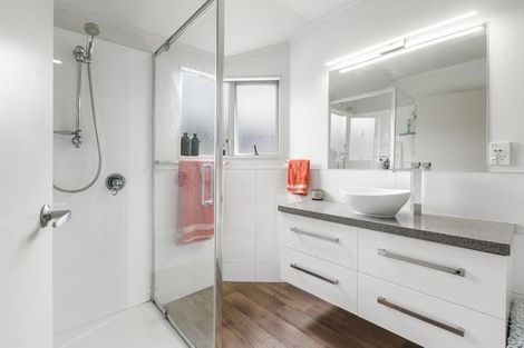 Photo of property in 35a Kauri Road, Stanmore Bay, Whangaparaoa, 0932