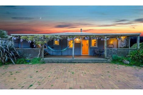 Photo of property in 203 Mangakura Road, Helensville, 0875