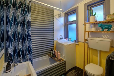 Photo of property in 126 Queens Drive, Lyall Bay, Wellington, 6022