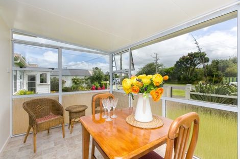 Photo of property in 18 Gisborne Terrace, Opunake, 4616