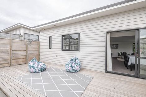 Photo of property in 106b Glanmire Road, Newlands, Wellington, 6037