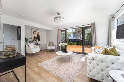 Photo of property in 90 Lantana Road, Green Bay, Auckland, 0604