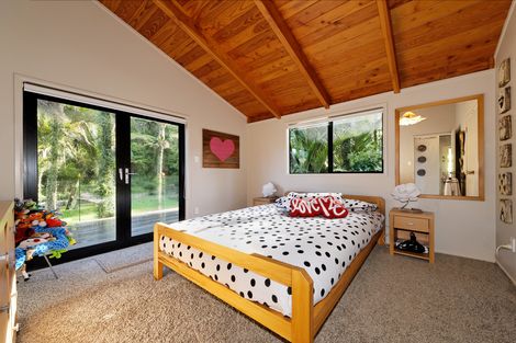 Photo of property in 234 Scenic Drive, Titirangi, Auckland, 0604