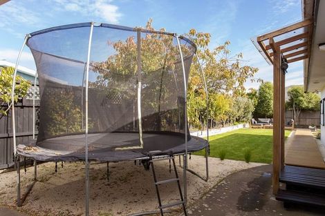 Photo of property in 9b Lydbury Place, Parklands, Christchurch, 8083