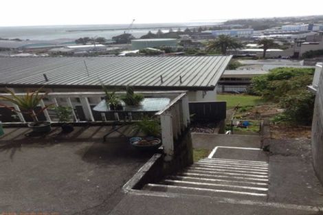 Photo of property in 16 Findlay Street, Moturoa, New Plymouth, 4310