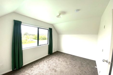 Photo of property in 32a Horokiwi Road West, Newlands, Wellington, 6037